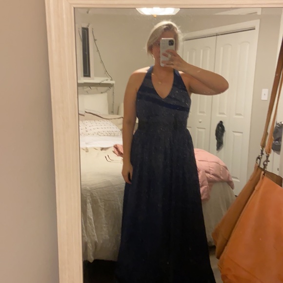 Vera Wang V Neck Halter Gown with Sash Midnight - Picture 3 of 4